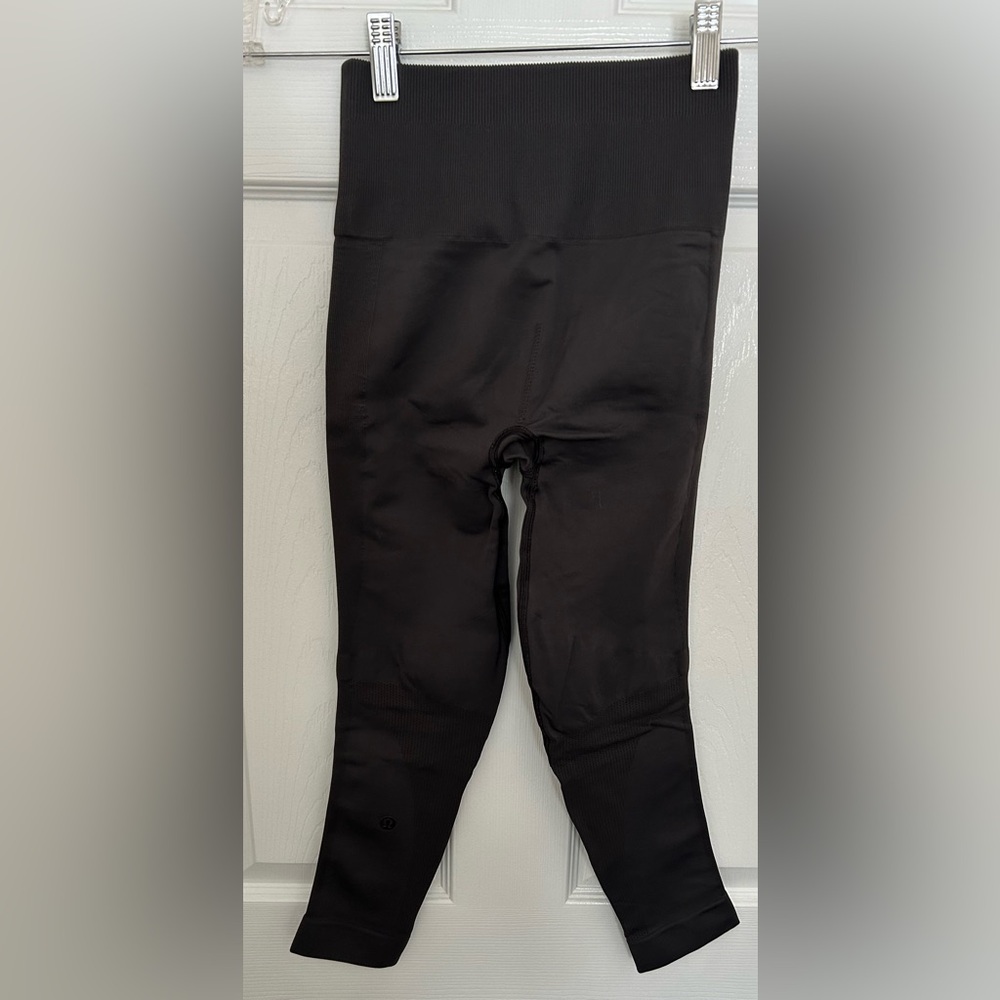 Lululemon Zone In Crop - Picture 9 of 9